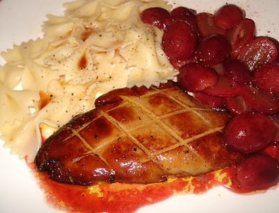 Foie gras poêlé aux Raisins rosés