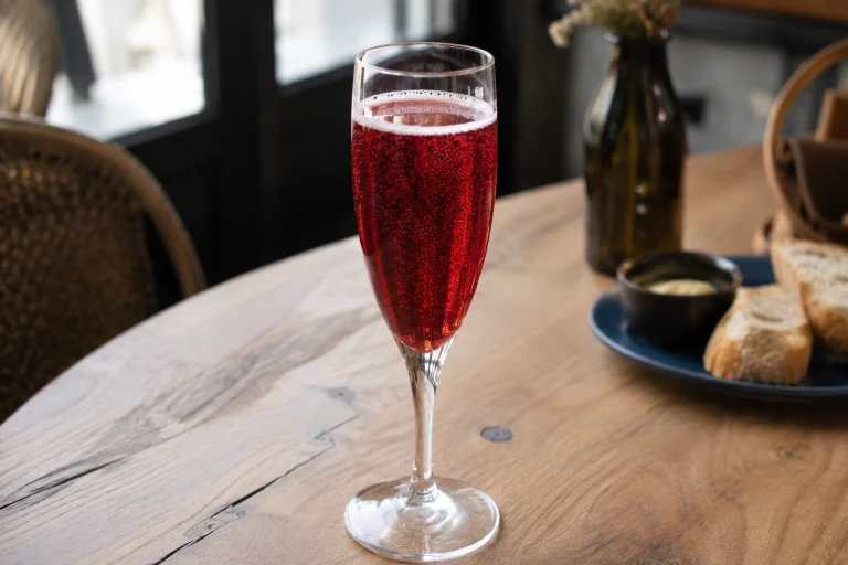 Kir breton au cidre brut et à la crème de cassis